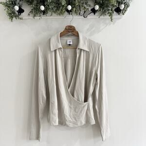 Cabi Crossover Top Style 4749 Collared Long Sleeve Soft V-Neck Blouse Size M